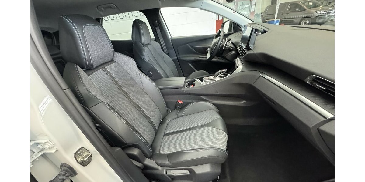 Peugeot 3008 1.6 225 Allure 1.Hand Plug-In Hybrid AHK 92.600 km 18.760 &euro; Lich 35423