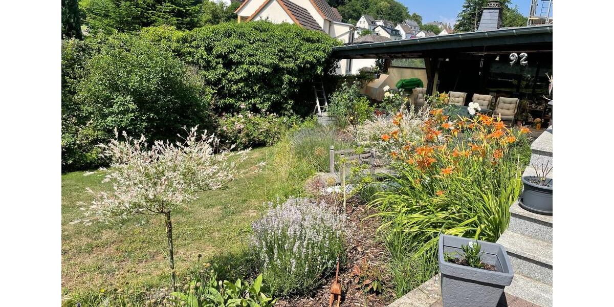 Einfamilienhaus Weinbach - 11 Zimmer, 400 m&sup2;, 2.500&euro; | Angebot:25981396