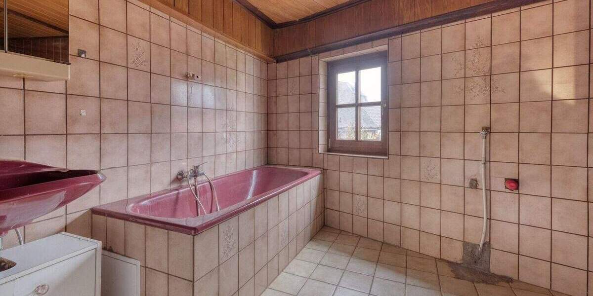 Einfamilienhaus Leun / Biskirchen Biskirchen - 4 Zimmer, 114 m&sup2;, 109.000&euro; | Angebot:25697033