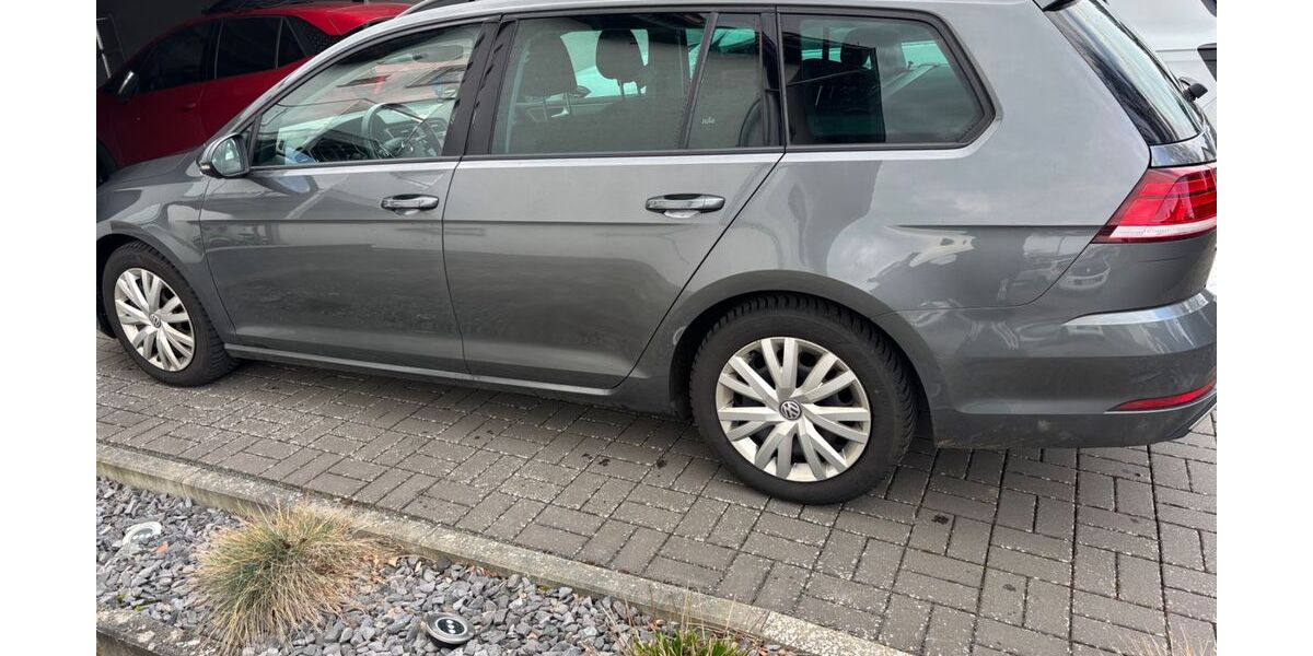 VW Golf 112.700 km 14.500 &euro; Münzenberg 35516