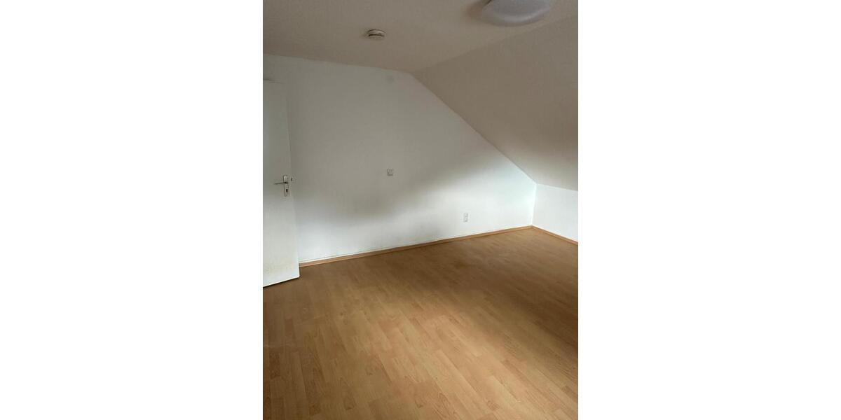 Dachgeschoßwohnung Gießen Allendorf - 3.5 Zimmer, 78 m&sup2;, 800&euro; | Angebot:25994576