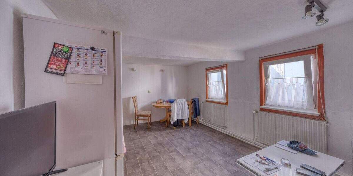 Mehrfamilienhaus, Wohnhaus Aßlar - 8 Zimmer, 186 m&sup2;, 199.000&euro; | Angebot:25697034