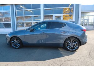 Mazda 3 Lim. 5-trg. Selection M-Hybrid 29.650 km 21.990 &euro; Bad Endbach 35080