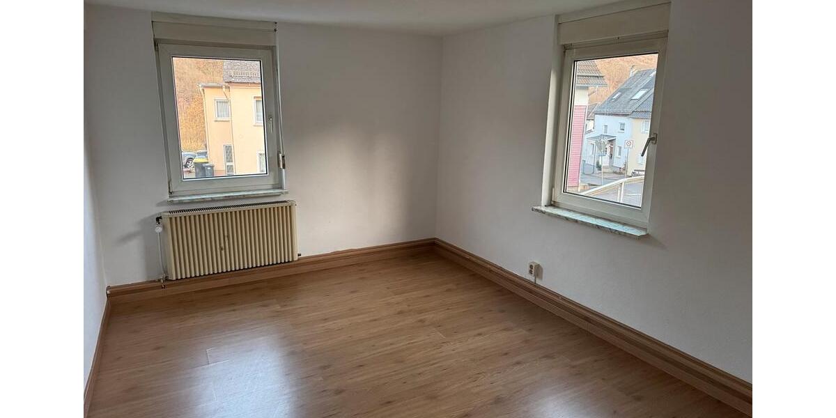 Einfamilienhaus Haiger - 8 Zimmer, 150 m&sup2;, 1.200&euro; | Angebot:25496753