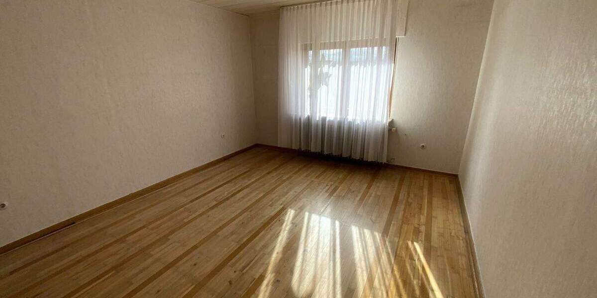 Mehrfamilienhaus, Wohnhaus Leun Stockhausen - 8 Zimmer, 185 m&sup2;, 294.000&euro; | Angebot:25674287