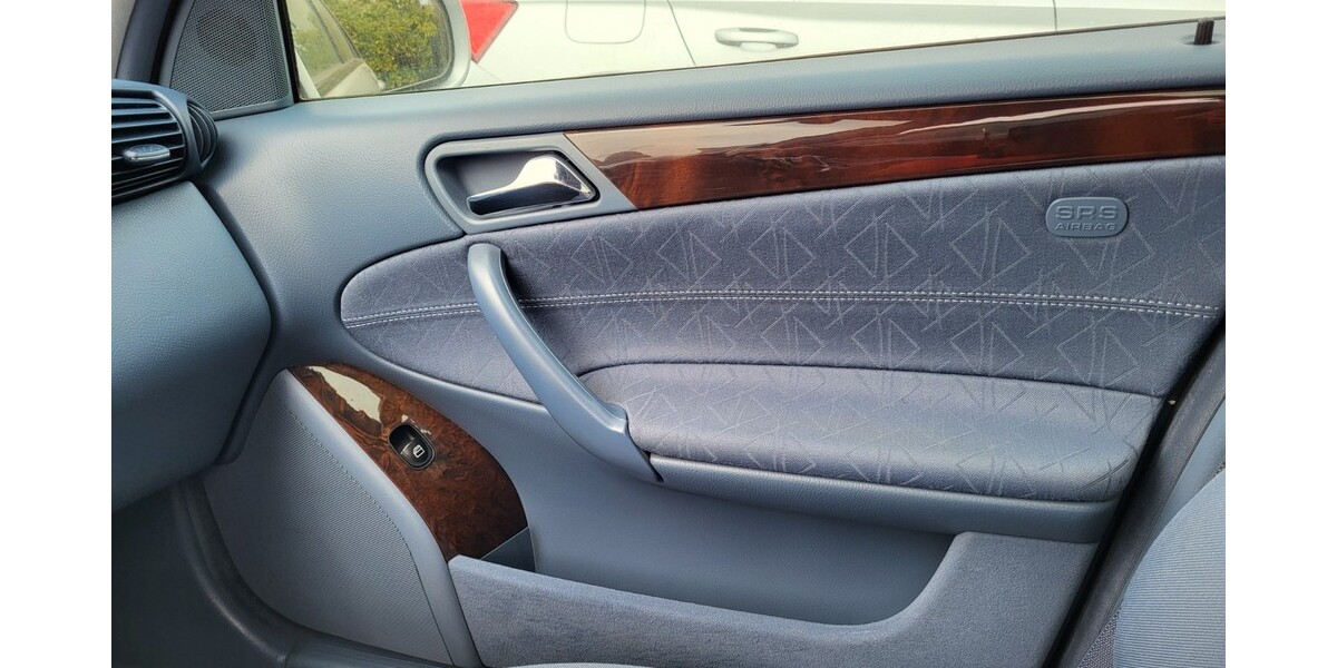 Mercedes-Benz 220 66.300 km 8.900 &euro; Linden 35440