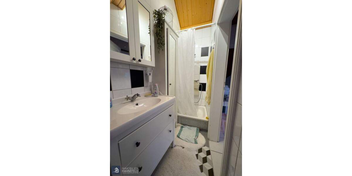 Bauernhaus, Landhaus Runkel Eschenau - 7 Zimmer, 184 m&sup2;, 210.000&euro; | Angebot:25708017