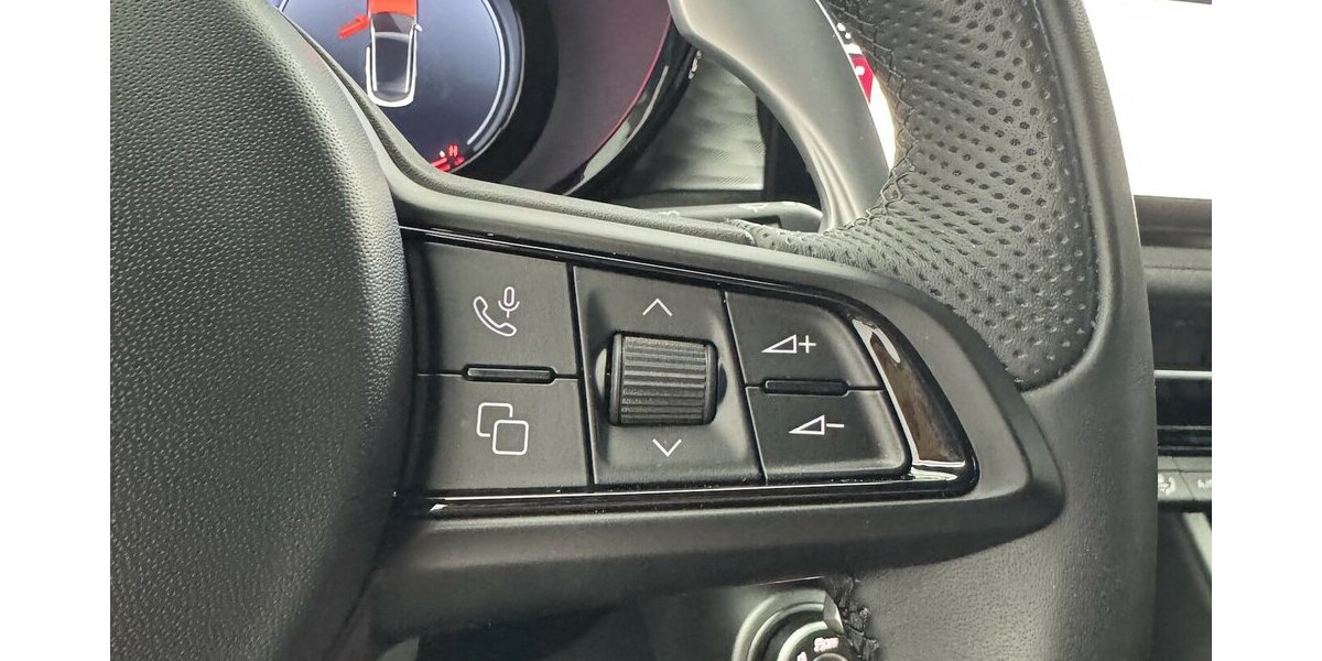 Alfa Romeo Tonale 1.5 VGT Veloce 48 V Hybrid LED 3.300 km 28.920 &euro; Lich 35423