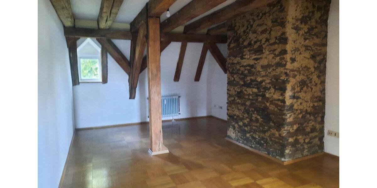 Dachgeschoßwohnung Hungen - 5 Zimmer, 140 m&sup2;, 195.000&euro; | Angebot:26866328