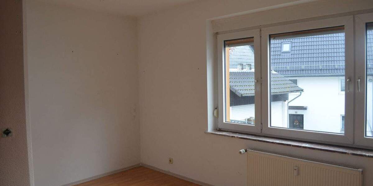 Zimmer Grävenwiesbach Mönstadt - 4 Zimmer, 96 m&sup2;, 880&euro; | Angebot:25800222