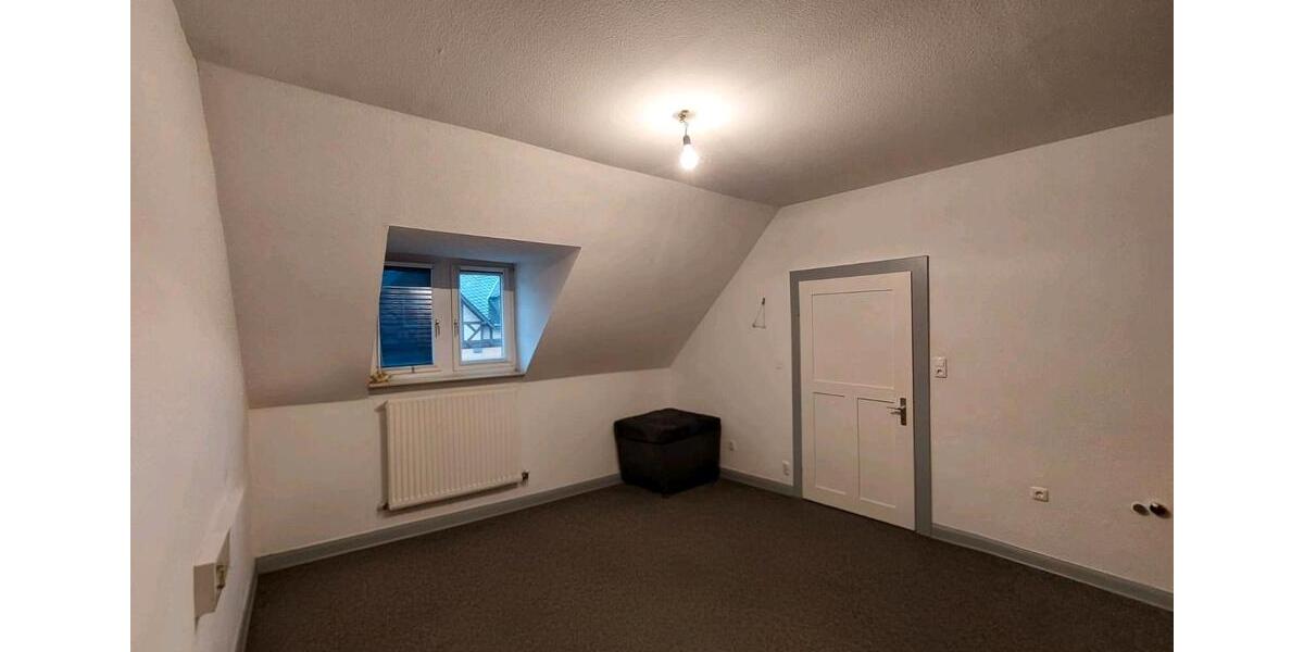 Dachgeschoßwohnung Herborn - 5 Zimmer, 123 m&sup2;, 850&euro; | Angebot:25718545