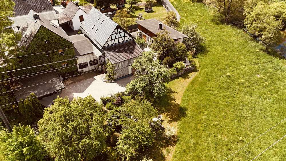 Großes Anwesen mit vielen Möglichkeiten im Grünen - Anwesen Ehringshausen | Angebot:26738021
