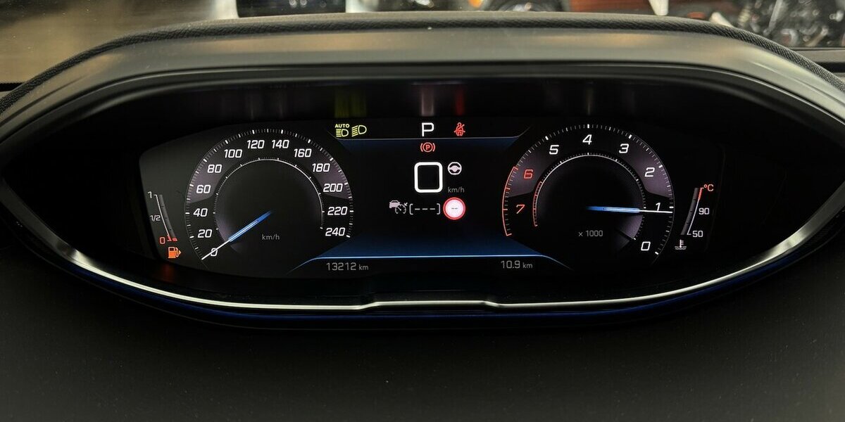 Peugeot 5008 130 EAT8 Allure 1.Hand AHK 13.300 km 25.920 &euro; Lich 35423