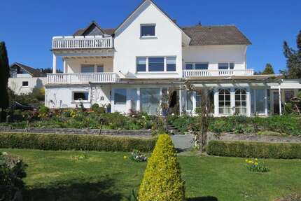 Haus Usingen - 14 Zimmer, 407 m&sup2;, 695.000&euro; | Angebot:25142291