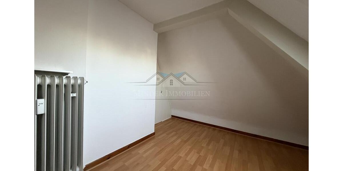 Dachgeschoßwohnung Butzbach - 4 Zimmer, 80 m&sup2;, 650&euro; | Angebot:25145312