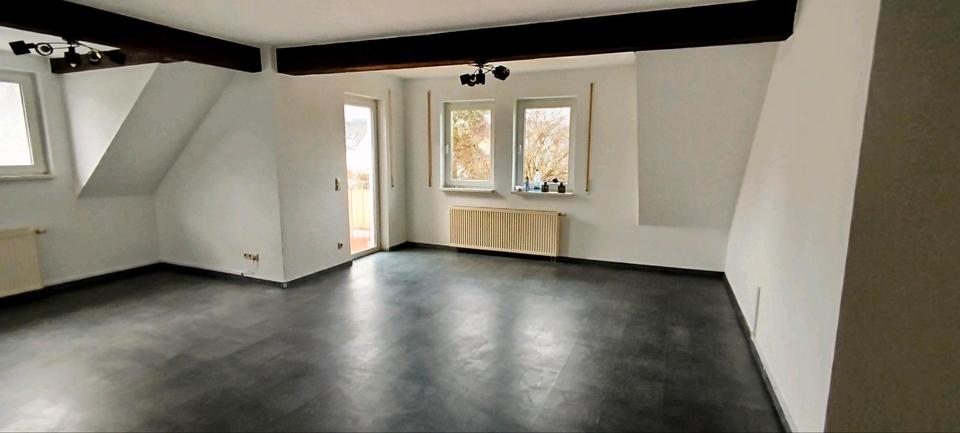 Dachgeschoßwohnung Aßlar - 3 Zimmer, 75 m&sup2;, 1.100&euro; | Angebot:26250164