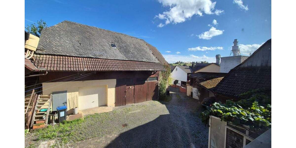 Mehrfamilienhaus, Wohnhaus Grävenwiesbach Hundstadt - 8 Zimmer, 230 m&sup2;, 340.000&euro; | Angebot:25776084