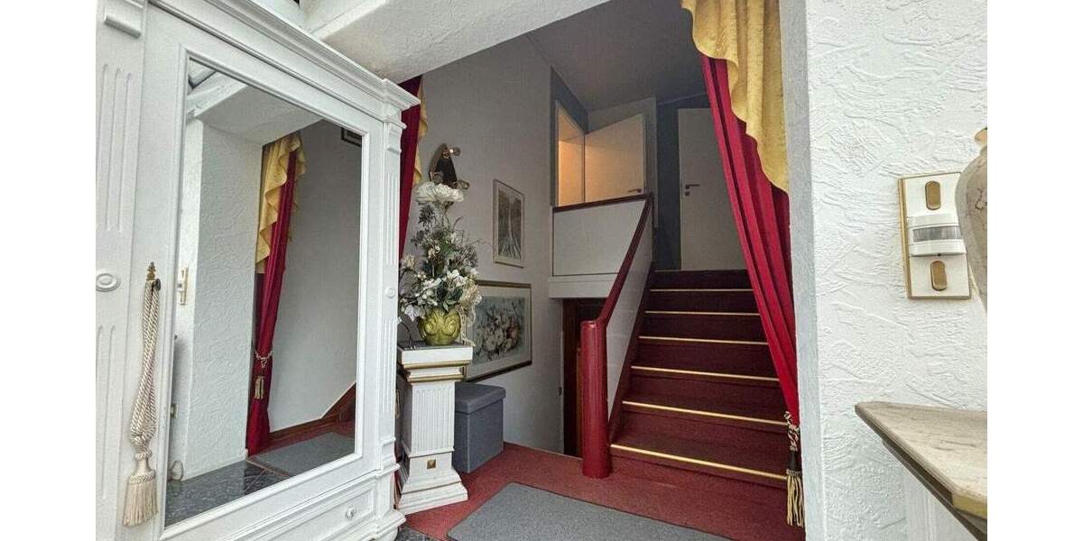 Mehrfamilienhaus, Wohnhaus Gladenbach / Mornshausen Mornshausen - 8 Zimmer, 280 m&sup2;, 299.000&euro; | Angebot:25736624