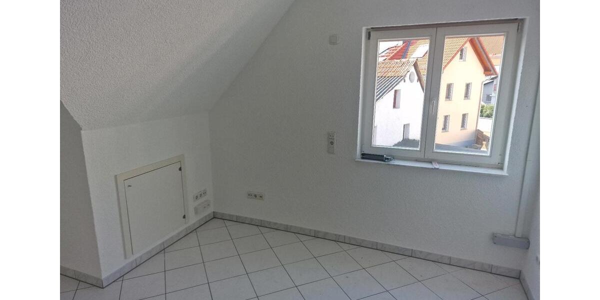 Dachgeschoßwohnung Wölfersheim - 1 Zimmer, 65 m&sup2;, 700&euro; | Angebot:25475951
