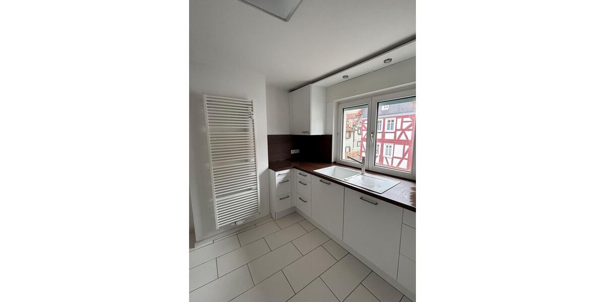 Etagenwohnung Butzbach - 6 Zimmer, 180 m&sup2;, 2.000&euro; | Angebot:25290215