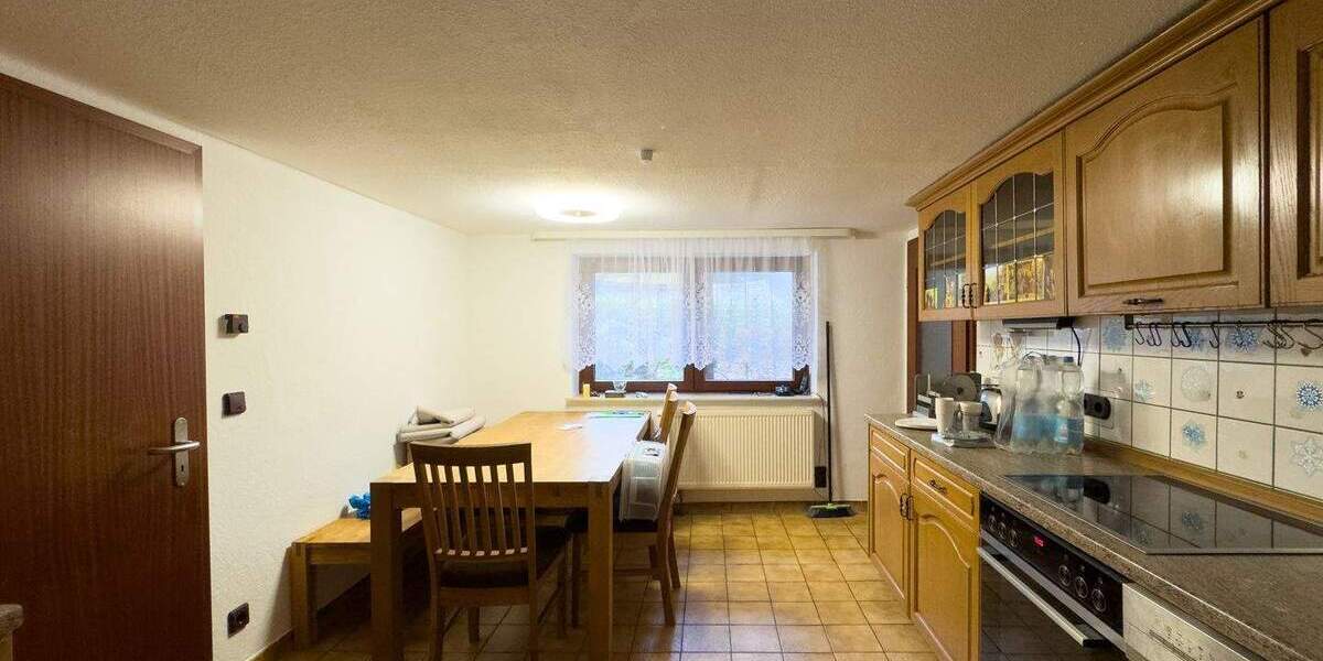 Bauernhaus, Landhaus Runkel Eschenau - 7 Zimmer, 184 m&sup2;, 210.000&euro; | Angebot:25708017