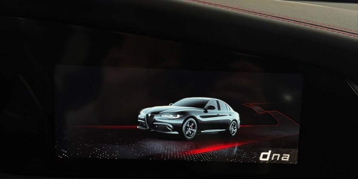 Alfa Romeo Giulia 2.0 Competizione Q4 Turbo Panoramadach 14.303 km 37.985 &euro; Lich 35423