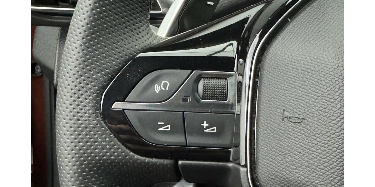 Peugeot 5008 130 EAT8 Allure 1.Hand AHK 13.300 km 25.920 &euro; Lich 35423