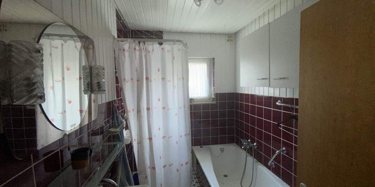 Einfamilienhaus Waldsolms Kraftsolms - 5 Zimmer, 190 m&sup2;, 229.000&euro; | Angebot:25835053