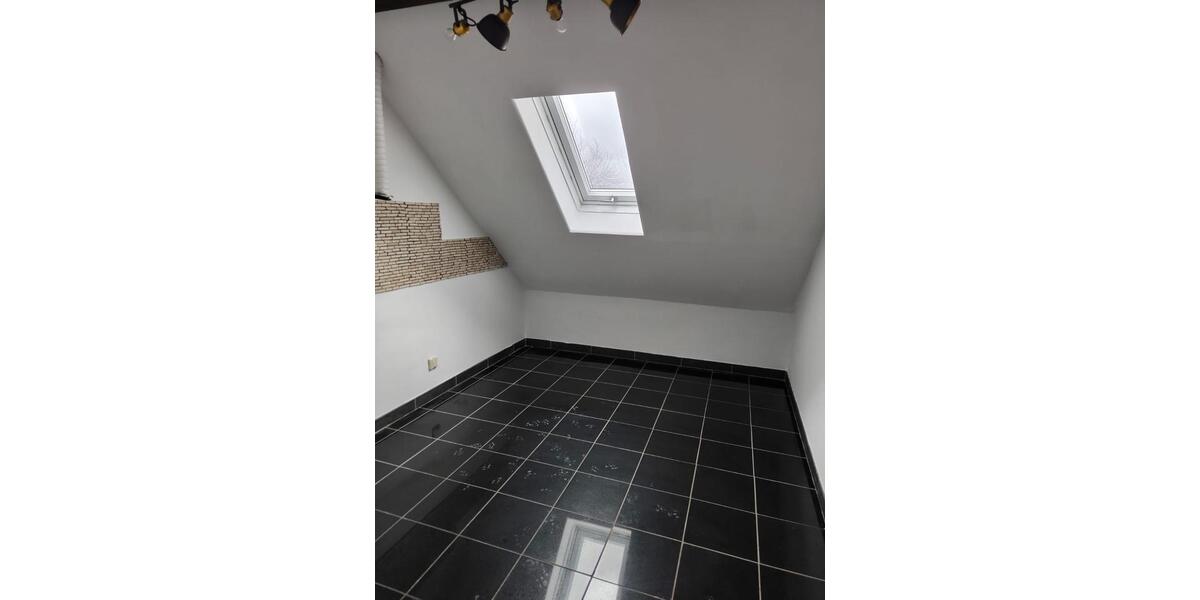 Dachgeschoßwohnung Ehringshausen - 3 Zimmer, 75 m&sup2;, 1.080&euro; | Angebot:25440013