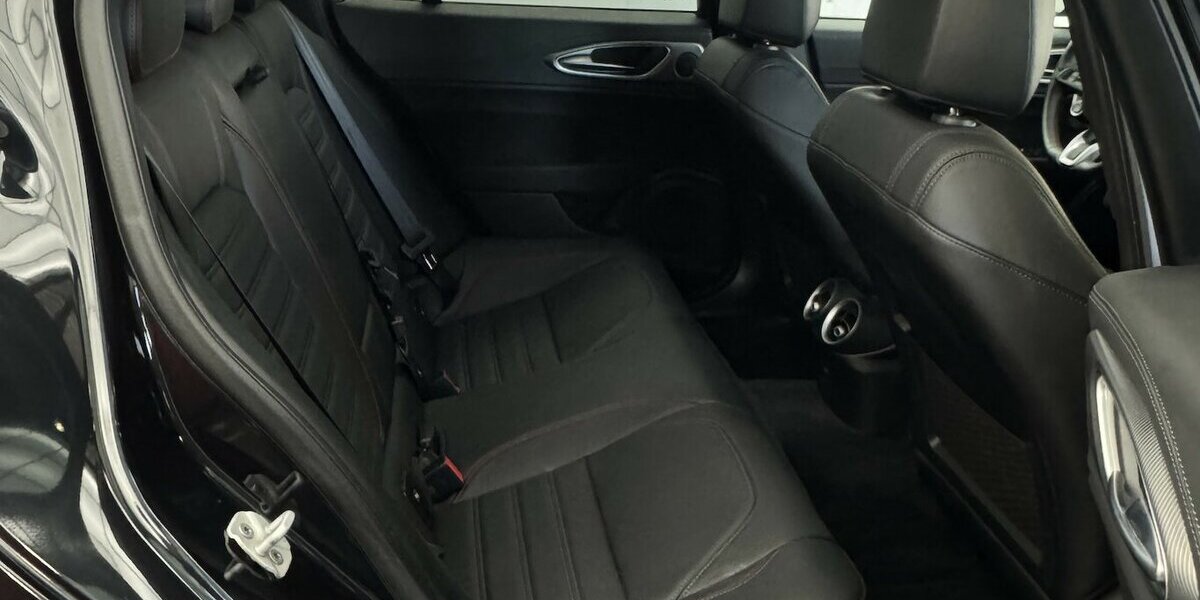 Alfa Romeo Giulia 2.0 Competizione Q4 Turbo CarPlay Kamera 9.970 km 38.920 &euro; Lich 35423