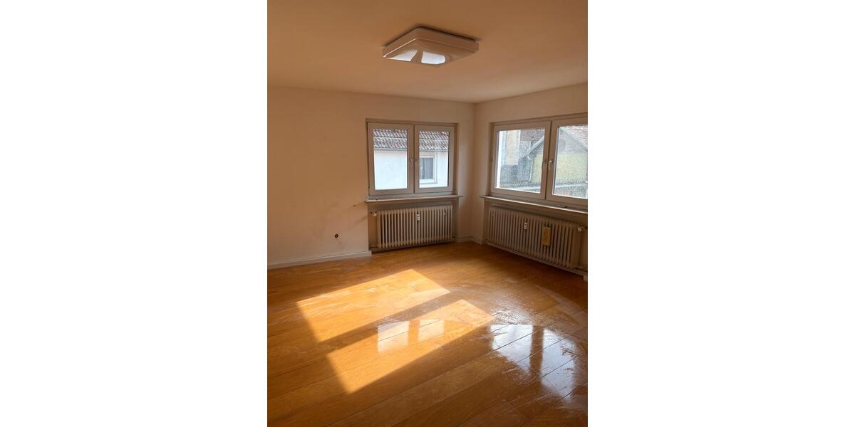 Etagenwohnung Butzbach - 6 Zimmer, 180 m&sup2;, 2.000&euro; | Angebot:25290215