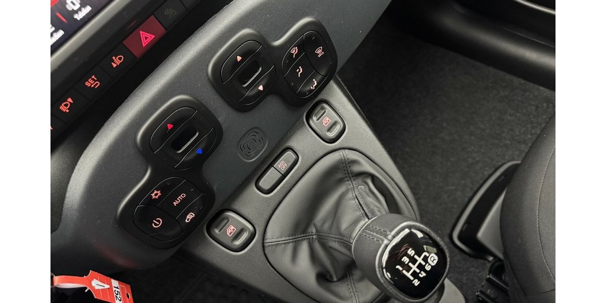 Fiat Panda Cross Red 1.0 Hybrid 1.Hand Neuwertig! 1.600 km 13.740 &euro; Lich 35423