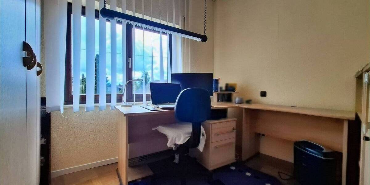 Einfamilienhaus Lich - 9 Zimmer, 245 m&sup2;, 330.000&euro; | Angebot:25685936