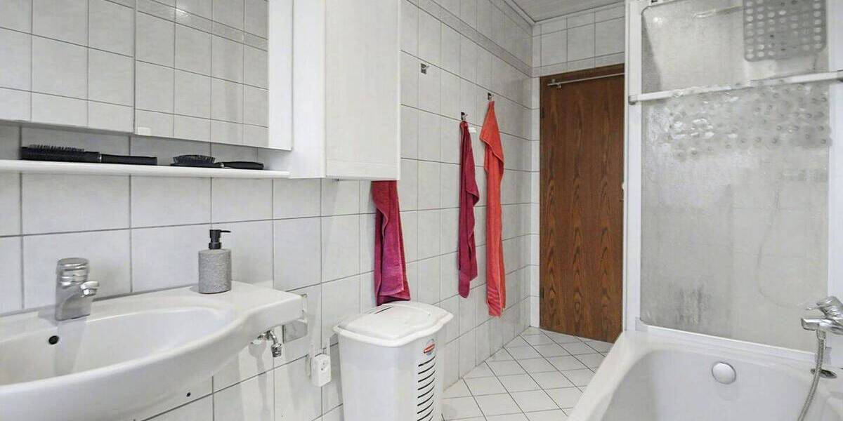 Mehrfamilienhaus, Wohnhaus Lich Bettenhausen - 6 Zimmer, 151 m&sup2;, 195.000&euro; | Angebot:26879785