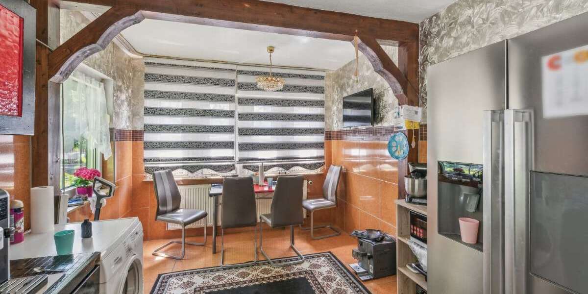 Vielseitiges Zweifamilienhaus mit Ausblick und Garten - Mehrfamilienhaus, Wohnhaus Weilrod | Angebot:21142457