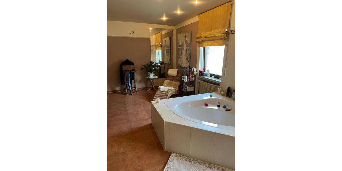 Einfamilienhaus Weinbach - 11 Zimmer, 400 m&sup2;, 620.000&euro; | Angebot:25971136