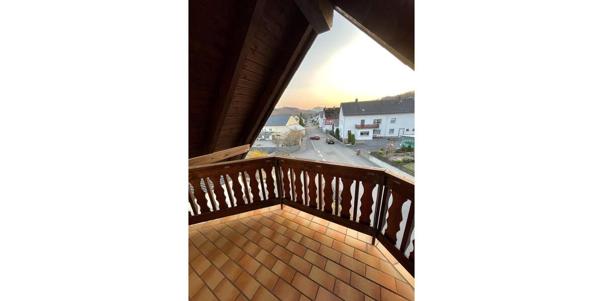 Etagenwohnung Merenberg - 7 Zimmer, 170 m&sup2;, 900&euro; | Angebot:25181642