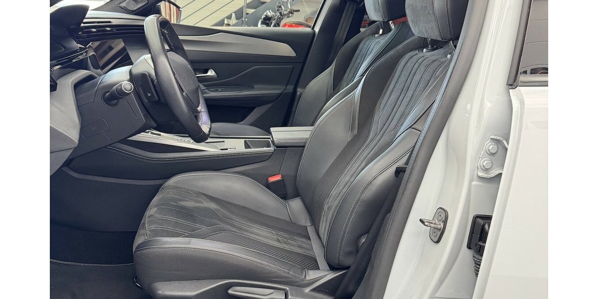 Peugeot 408 GT 130 PureTech EAT8 Focal Panodach 32.000 km 24.120 &euro; Lich 35423