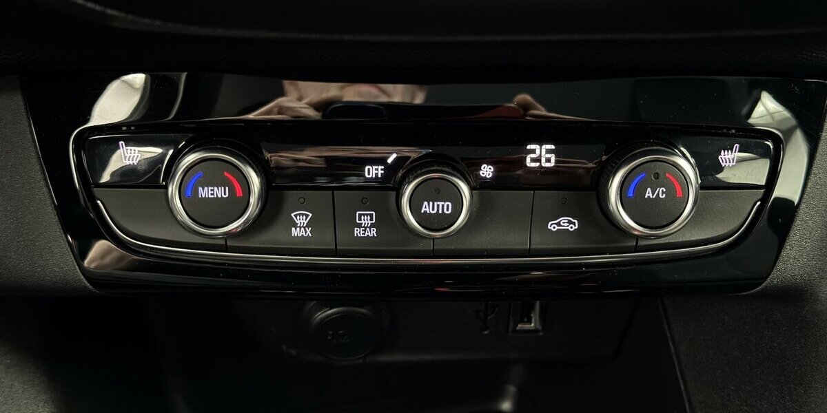 Opel Corsa e Edition 1.Hand 50 kWh Carplay Tempomat 13.400 km 14.620 &euro; Lich 35423