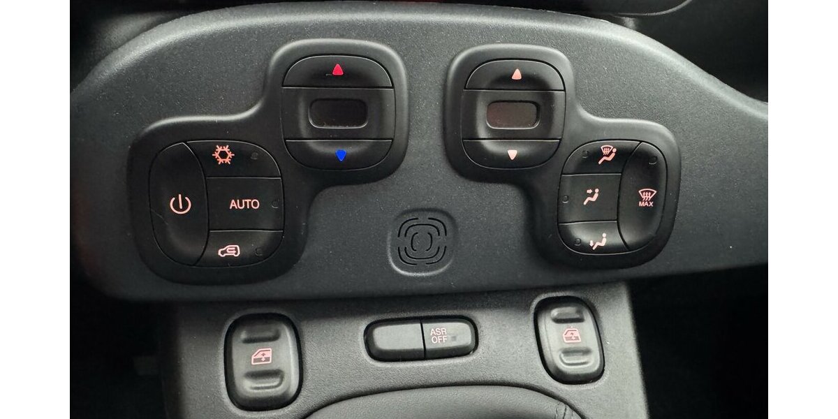 Fiat Panda Cross Red 1.0 Hybrid 1.Hand Neuwertig! 1.600 km 13.740 &euro; Lich 35423