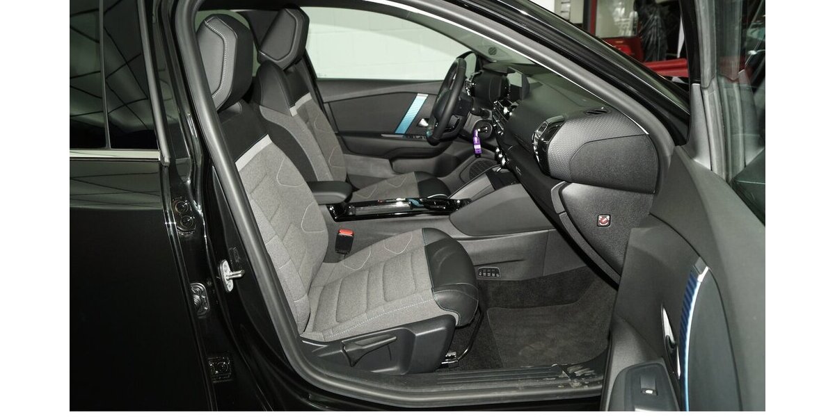 Citroen e-C4 e- 136 Shine 50 KWh LED CARPLAY 43.800 km 16.890 &euro; Lich 35423