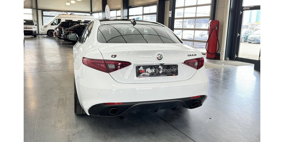 Alfa Romeo Giulia 2.0 Veloce Q4 Turbo Panoramadach Xenon 43.300 km 32.130 &euro; Lich 35423