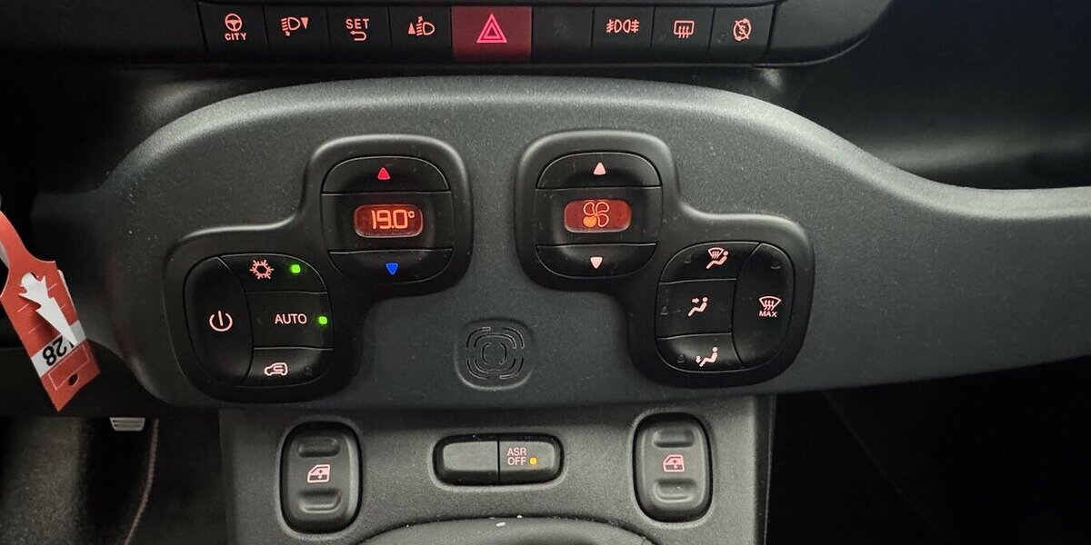 Fiat Panda Cross Red 1.0 Hybrid 1.Hand Neuwertig! 38.820 km 12.220 &euro; Lich 35423