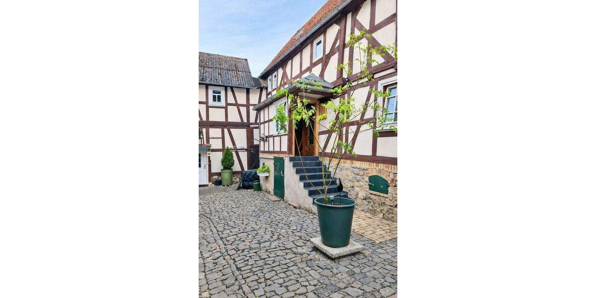 Einfamilienhaus Lohra - 8 Zimmer, 180 m&sup2;, 215.000&euro; | Angebot:25657496