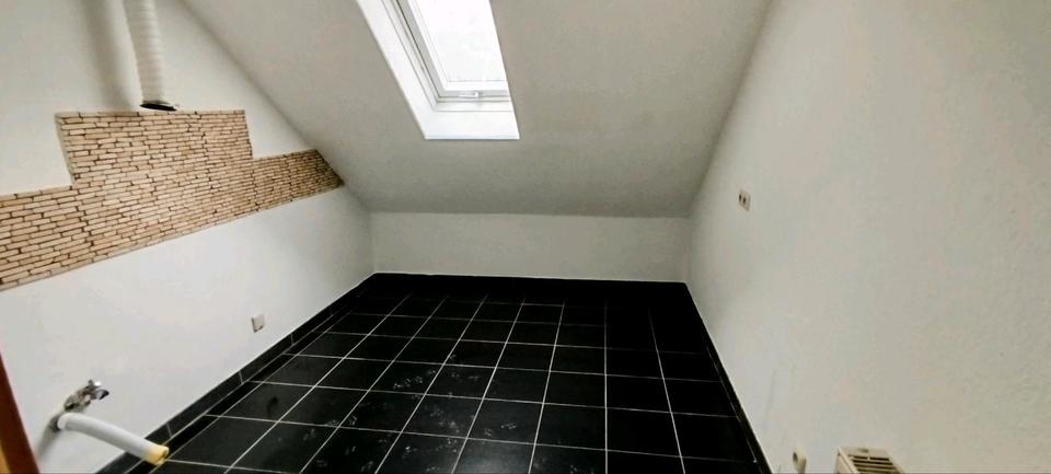 Dachgeschoßwohnung Aßlar - 3 Zimmer, 75 m&sup2;, 1.100&euro; | Angebot:26250164