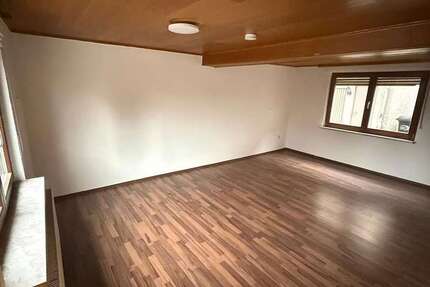 Haus Runkel - 5 Zimmer, 160 m&sup2;, 1.300&euro; | Angebot:26057384