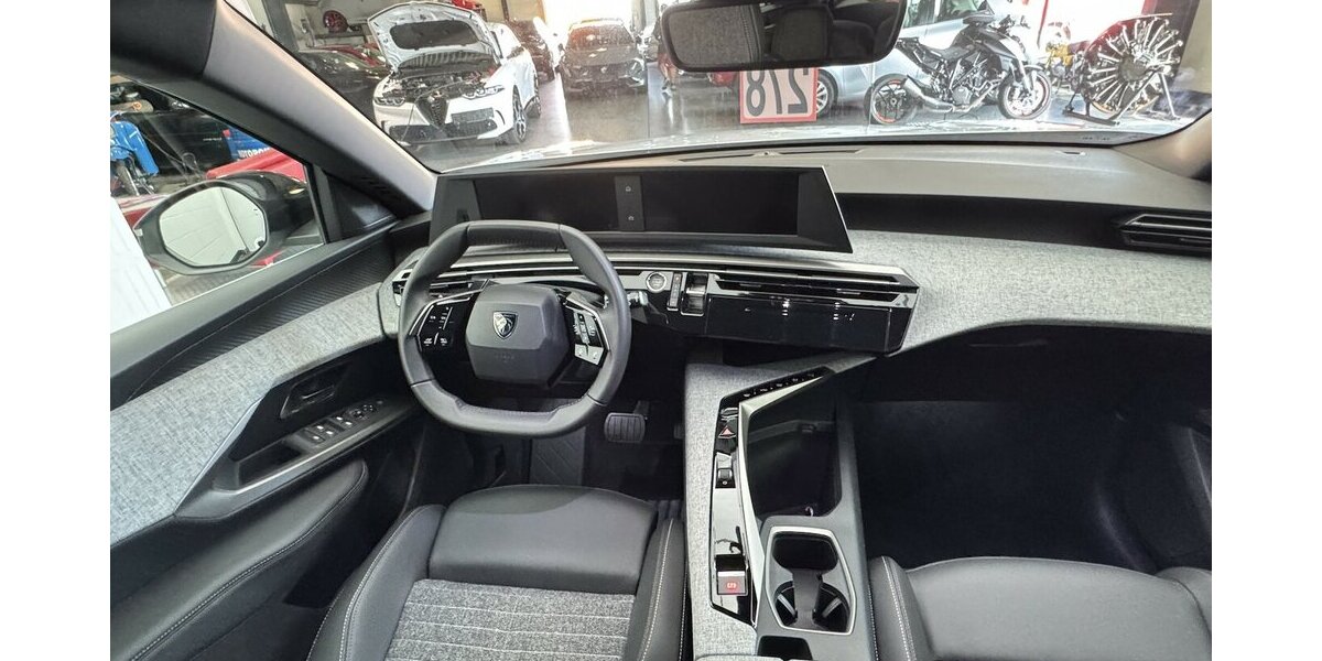 Peugeot 5008 145 Mild Hybrid Allure7 Sitzer LED CAM 18.200 km 27.520 &euro; Lich 35423