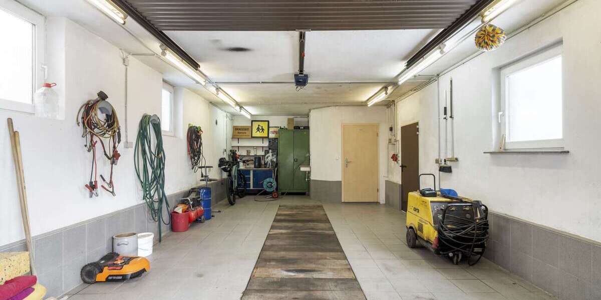 Platz ohne Grenzen: Zweifamilienhaus mit Halle für Familie & Anleger - Zweifamilienhaus Weinbach | Angebot:25025563