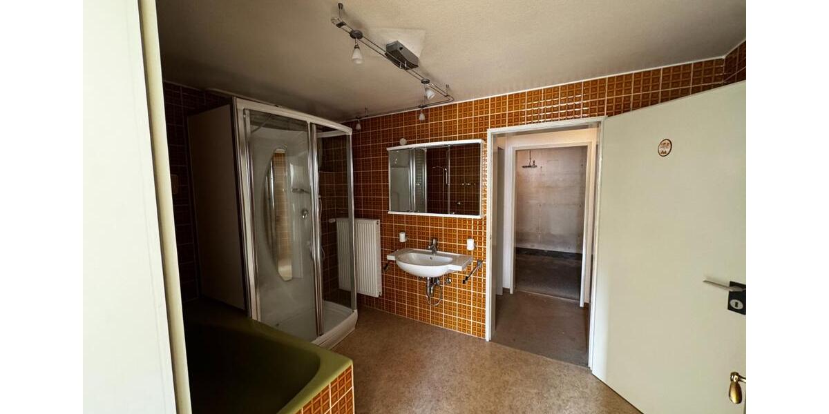 Einfamilienhaus Herborn - 7 Zimmer, 215 m&sup2;, 365.000&euro; | Angebot:25064000