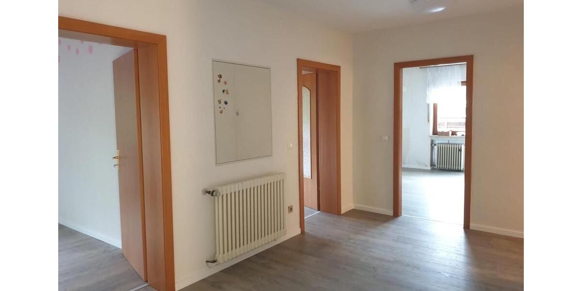 Etagenwohnung Dillenburg - 10 Zimmer, 227 m&sup2;, 199.900&euro; | Angebot:25678010